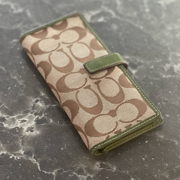 Coach Green and Brown signature wallet timeless luxury brat summer - Picture 6 of 6